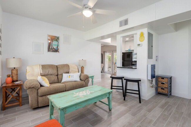 Building Photo - 2364 Pineapple Ave Unit SI ID1520580P