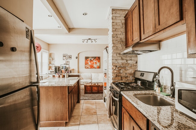 Photo - 403 6th St SE