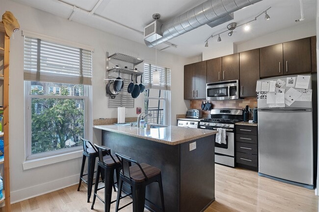 Building Photo - 816 Park Ave Unit 4 Rental