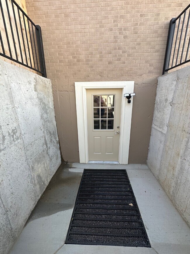 Photo - Charming 2-Bedroom Basement Unit with Private Yard – Flat-Rate Utilities! Unit B