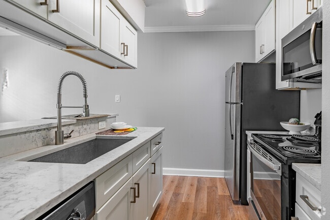 1 HAB, 1 BA - 700 ft²