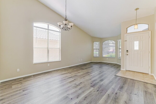 Photo - 548 E Cathy Dr