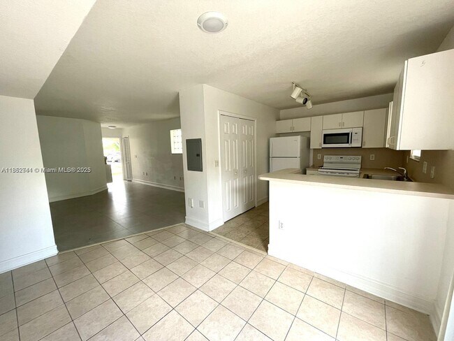 Photo - 2721 SE 12th Pl Unit 101