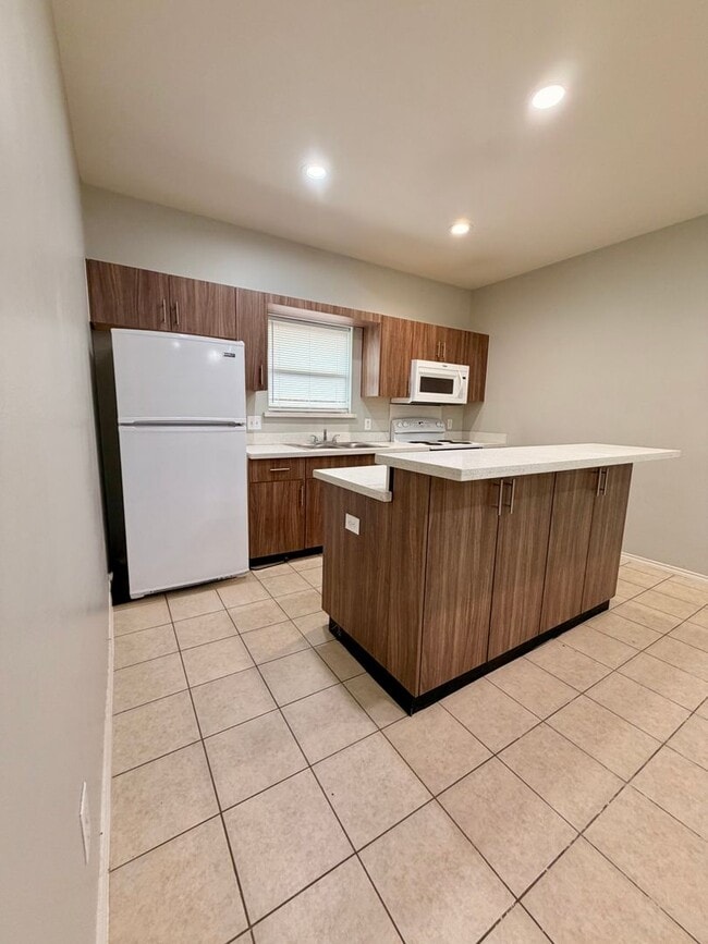 Photo - 401 E 2nd St Unit L-2