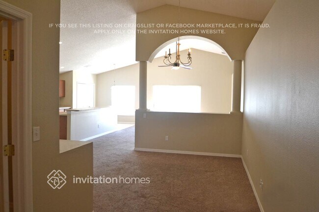 Photo - 727 Versailles Ln