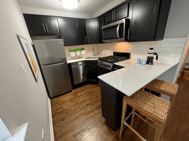 Photo - 525 W Oakdale Ave