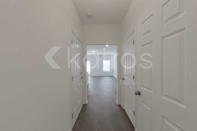 Photo - 215 Long Is Dr