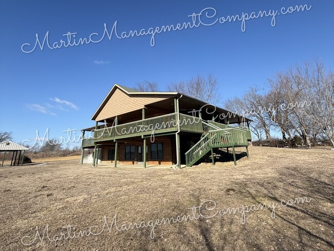 Photo - 700 Locust Ave