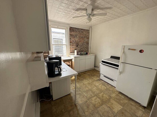 846 W 36th St Unidad 846 W 36th St apartment