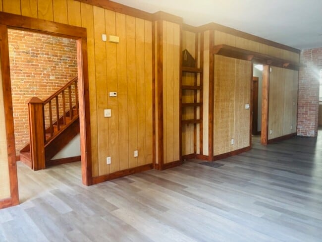 Building Photo - 425 N Brady St Rental