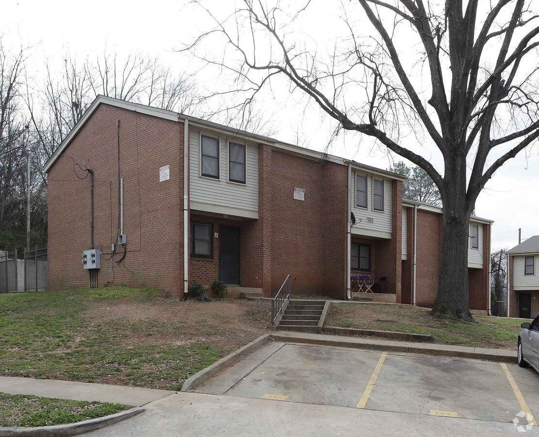 Photo - College Hills Apartments