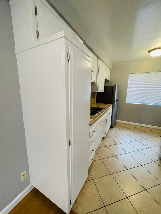 Unit #2 Kitchen - 949 N Alfred St Unit 2