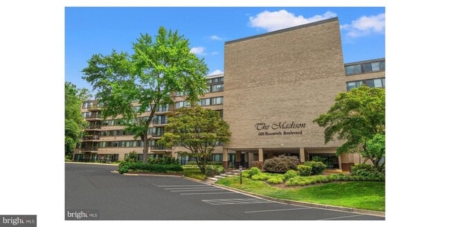 Building Photo - 600 Roosevelt Blvd Unit G16