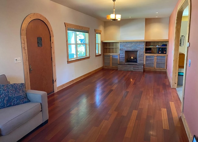224 NW Jefferson Pl
