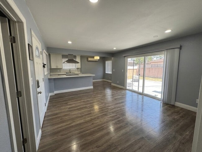 Photo - 10926 Milano Ave