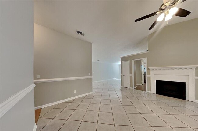 Photo - 615 Paris Dr