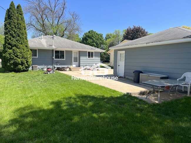 Photo - 7404 Queen Ave S