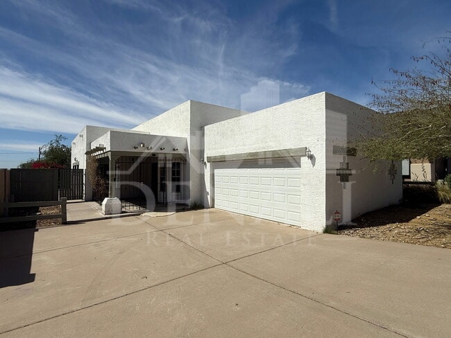 Building Photo - 1221 E Cholla St