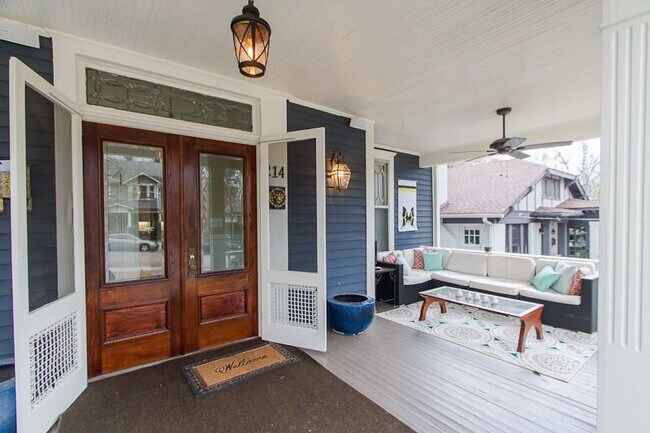 Photo - 214 Hurt St NE