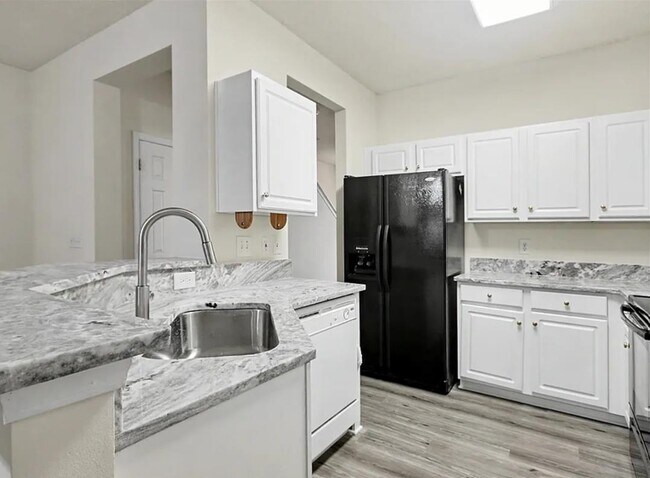 Photo - 113 Olde Towne Way