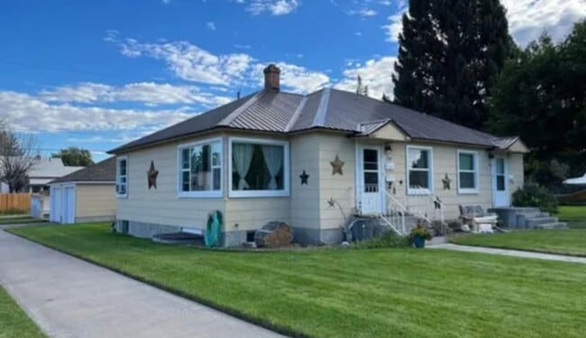 Building Photo - 701 10th St Unit 701 - B