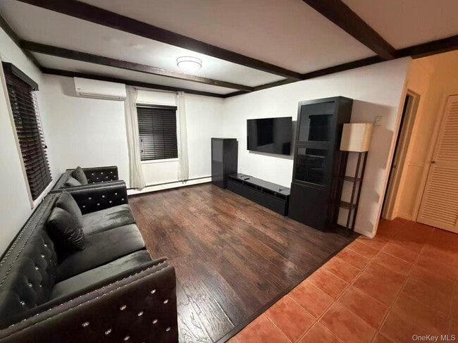 Building Photo - 17 Cove Ln