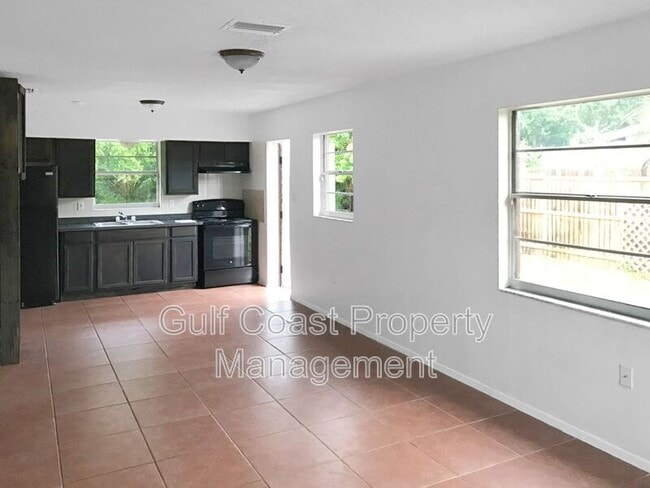 Photo - 809 60th Ave W