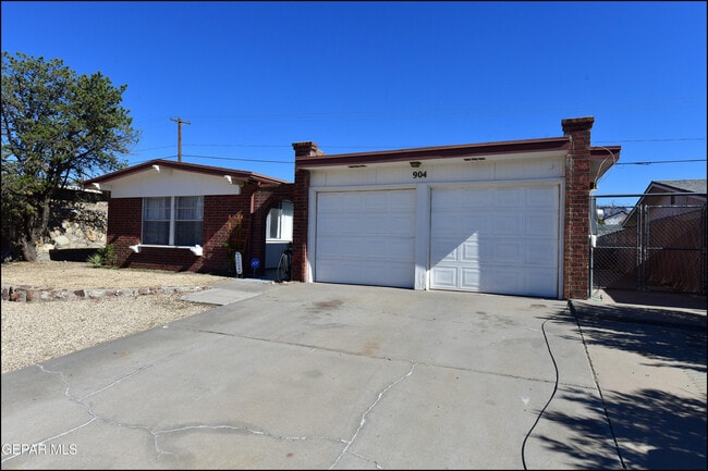 Photo - 904 Oneida Dr