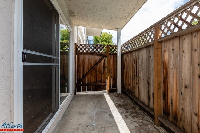 642 Blythe Ct Unit 11