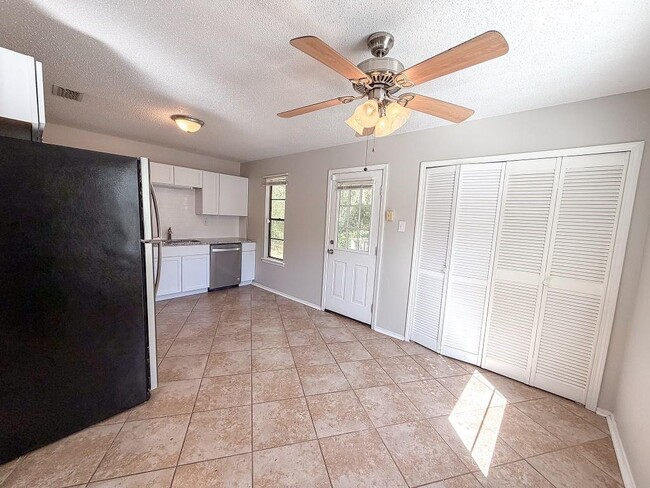 Photo - 817 Timbers Dr