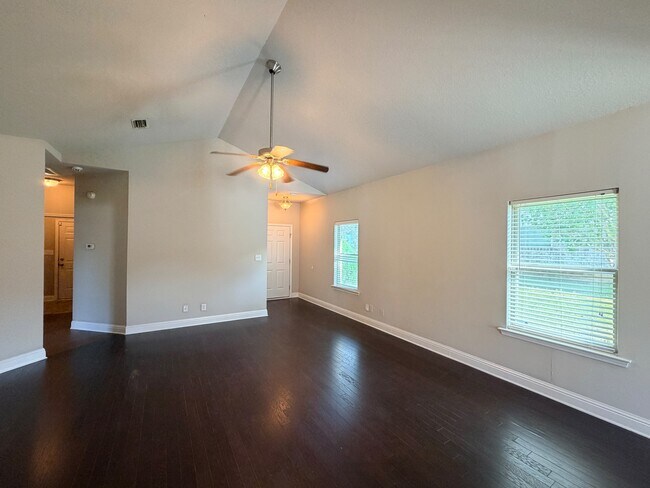 Photo - 2492 Bentridge Dr W