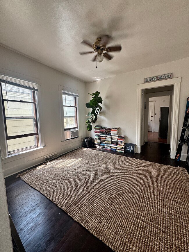 Photo - 922-924-924 E Hamilton St Unit 922