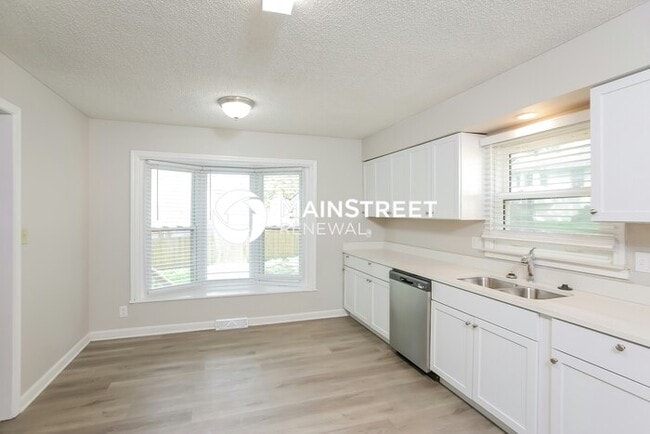 Photo - 4 Bedroom Pet-Friendly Home in Kansas City, MO with Main Street Renewal