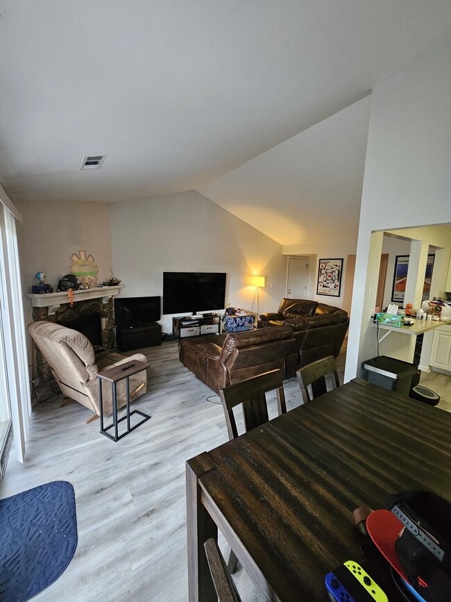 Photo - 1588 Burr Oak Ct Unidad B