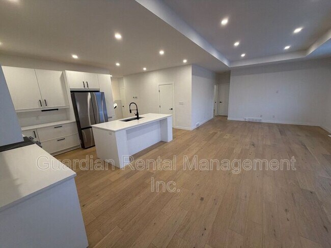 Photo - 2980 King George's Park Dr