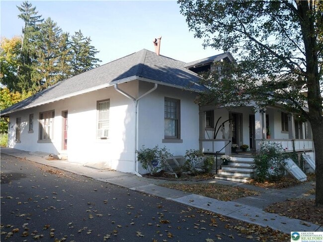 Building Photo - 2122 Walnut St Unit D