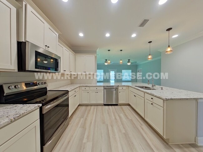 Photo - Elegant, 4 Bed, 3.5 bath Nearly New & Move-In Ready in Shalimar