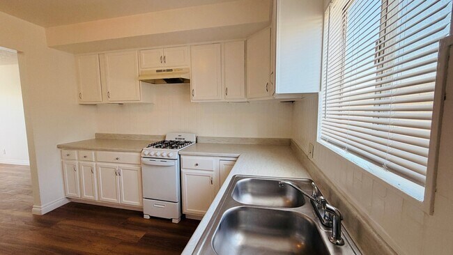 1439 W 84th Pl Unit 4