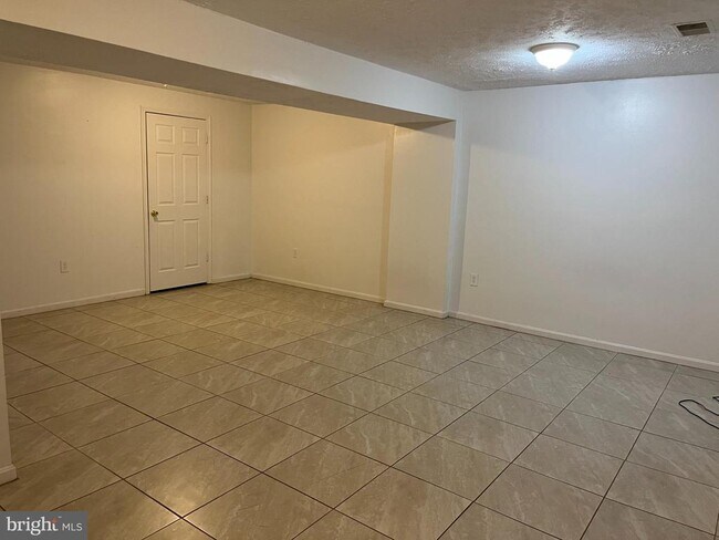 Photo - 14684 Cloverdale Rd