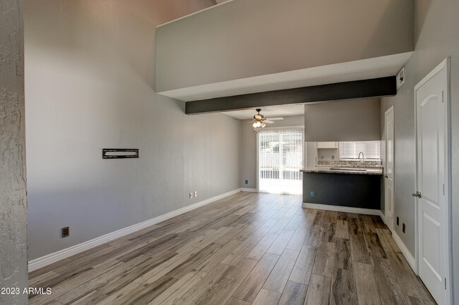 Photo - 2215 W Augusta Ave