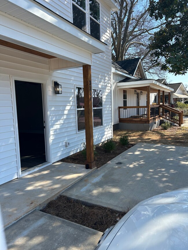 Photo - 334 Bailey St