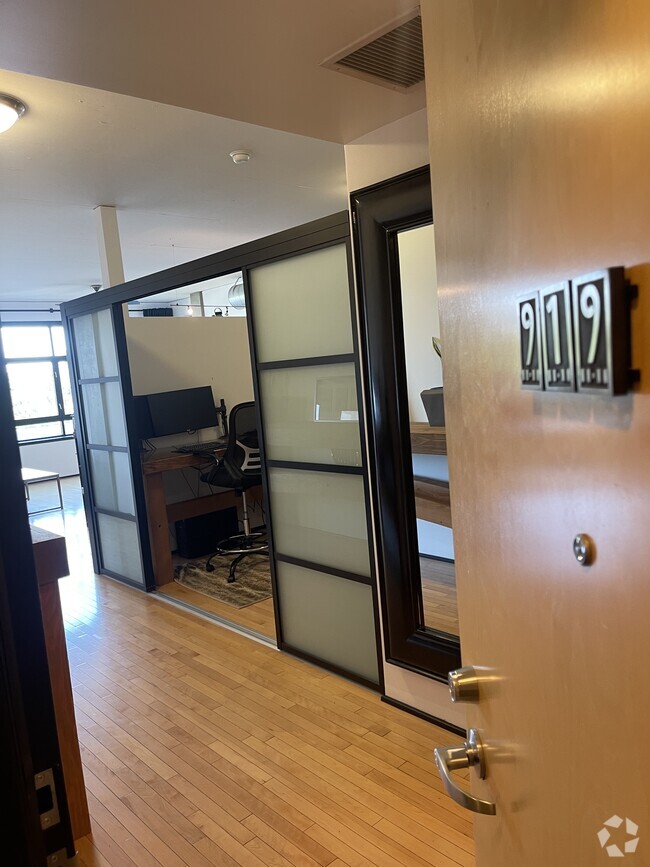 Building Photo - 333 NW 9th Ave Unit 919 Rental