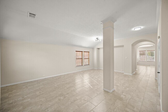 Building Photo - 17915 Pinewood Green