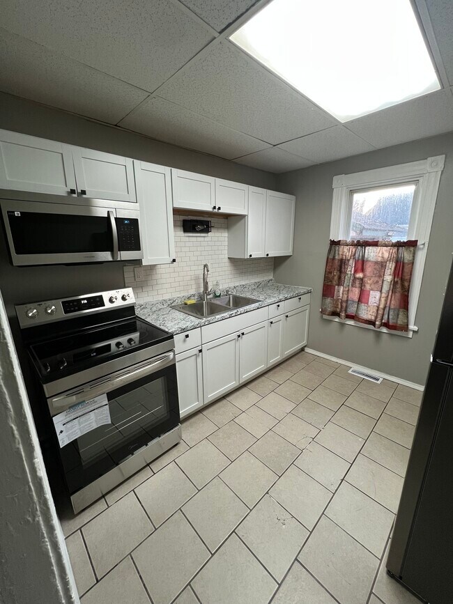 Photo - 101 Superior St