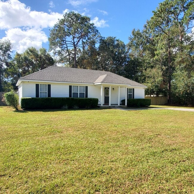 Photo - Southern Comfort Oasis: 3BR/2BA Rental Home in Valdosta, GA