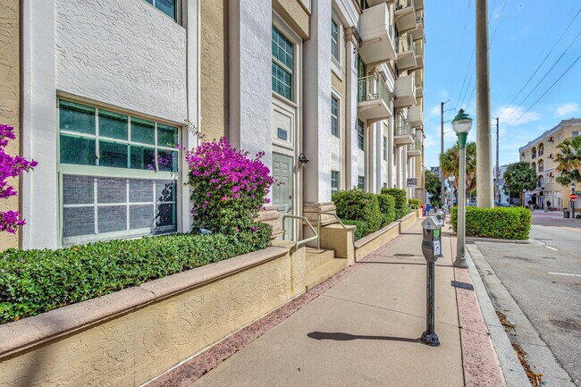 Photo - 610 Clematis St Unidad 130