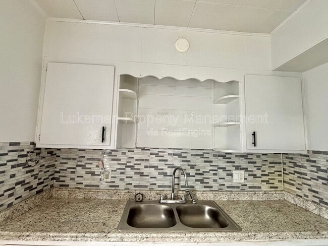 Building Photo - 709 W Walnut St Unit 703