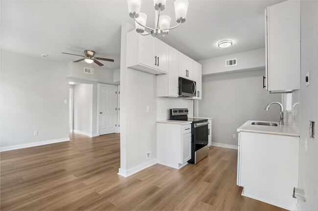 Photo - 1115 Hogan St