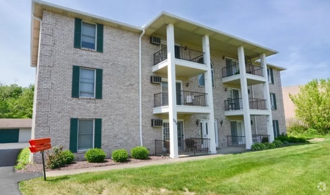 Building Photo - 7386 Eisenhower Dr Rental
