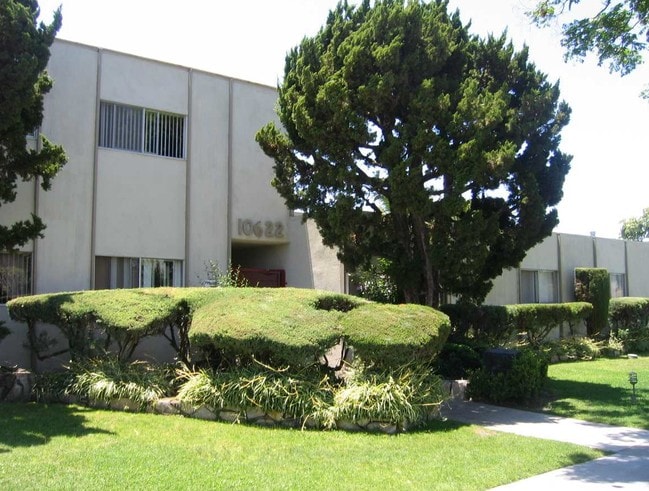 Photo - Oasis Apartments